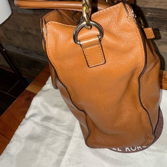 Michael Kors Hamilton E-W Brown Leather Tote Bag - Picture 3 of 13